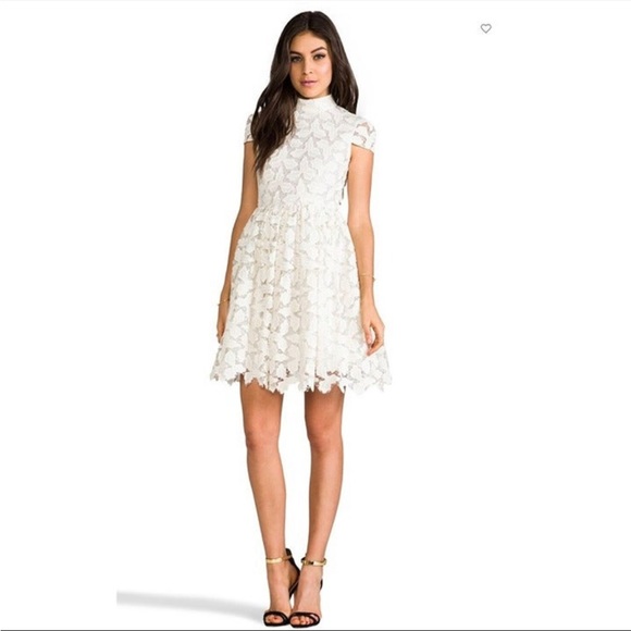 ALICE + OLIVIA Jayna Lace Open Back Fit and Flare Dress in Cream White - Size 0 - Picture 2 of 6